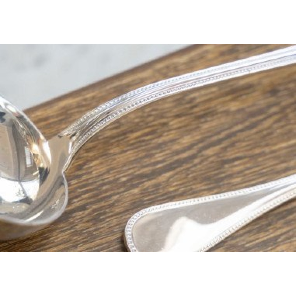 Christofle ménagère Perles pour 12 personnes (62 pièces) en métal argenté dans son coffre 9