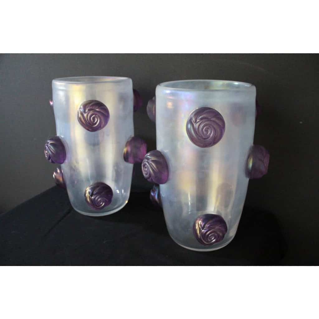 Paire de grands vases irisés à boutons de rose violets en verre de Murano 9