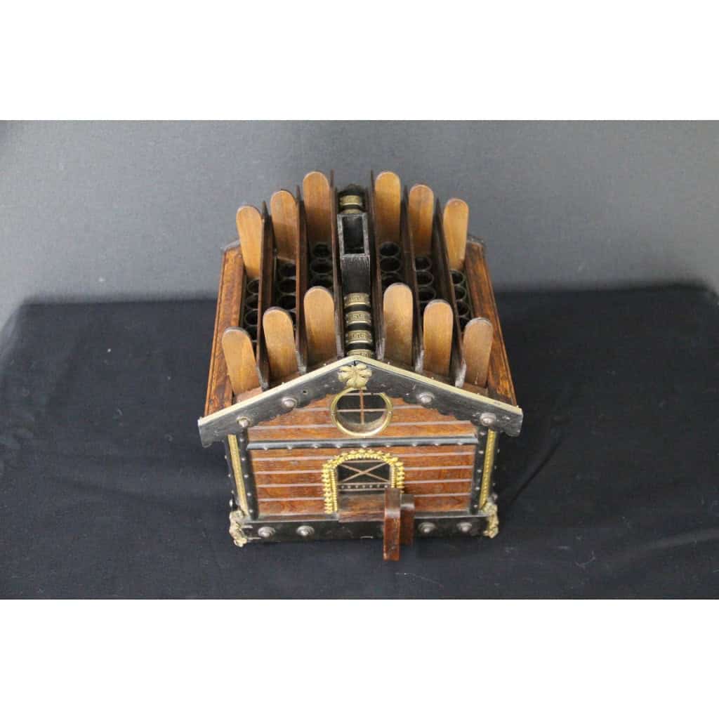 Cave à cigares à mecanisme representant un chalet en bois 10 Cave à cigares à mecanisme representant un chalet en bois 10