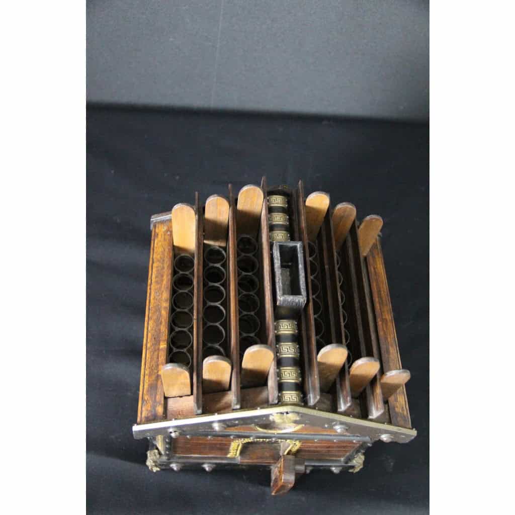 Cave à cigares à mecanisme representant un chalet en bois 11 Cave à cigares à mecanisme representant un chalet en bois 11