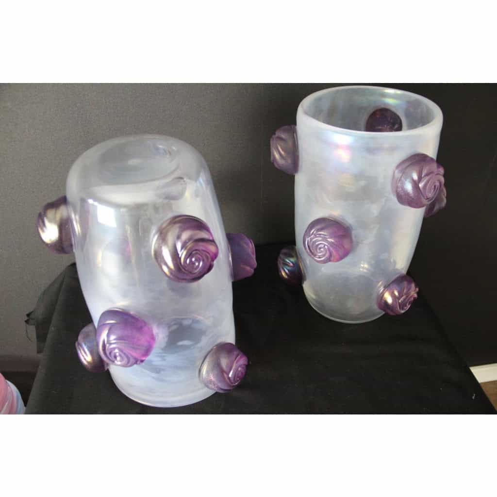 Paire de grands vases irisés à boutons de rose violets en verre de Murano 11
