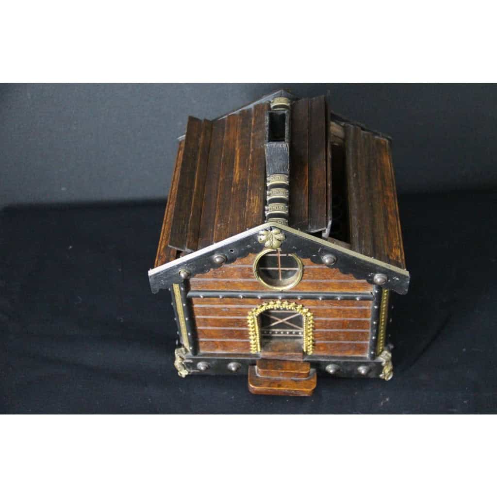 Cave à cigares à mecanisme representant un chalet en bois 12 Cave à cigares à mecanisme representant un chalet en bois 12