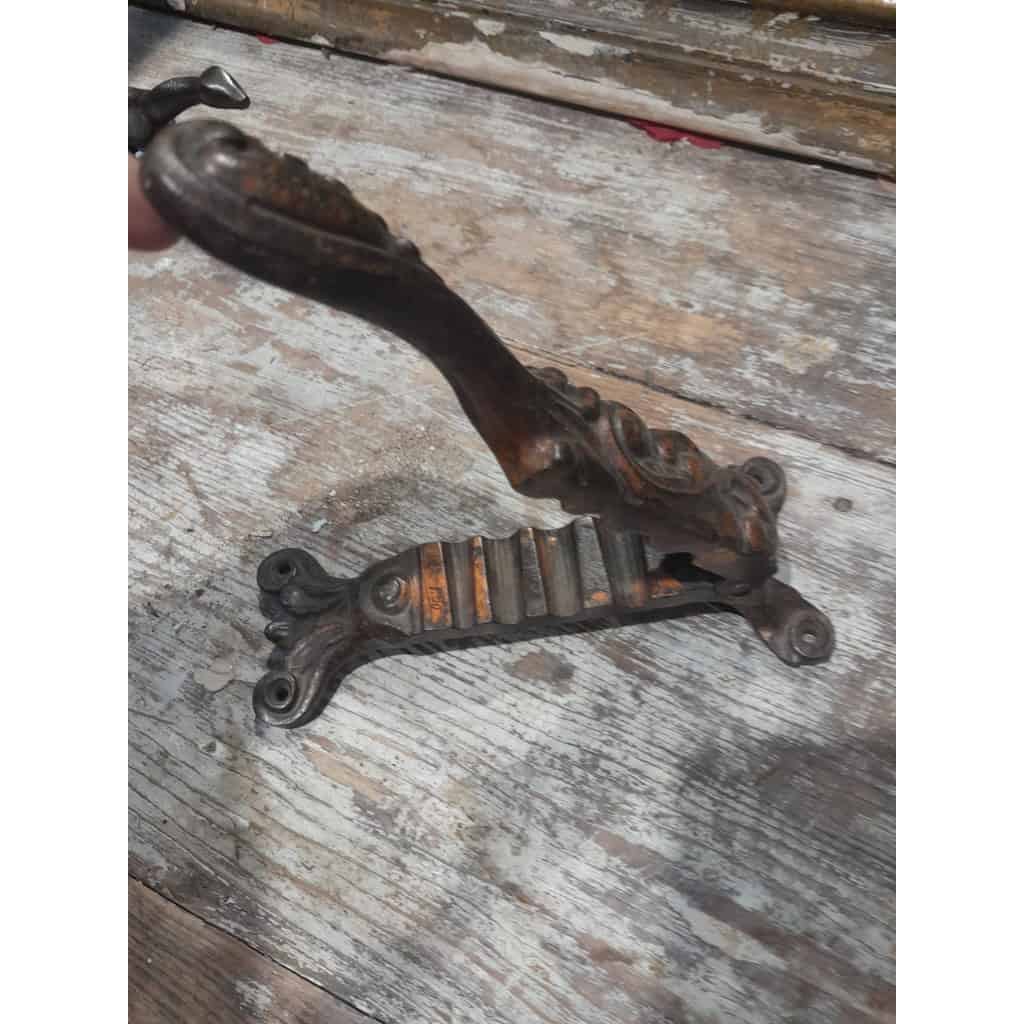 Mâche-bouchon de pharmacie en fonte de fer, XIXÈME 5