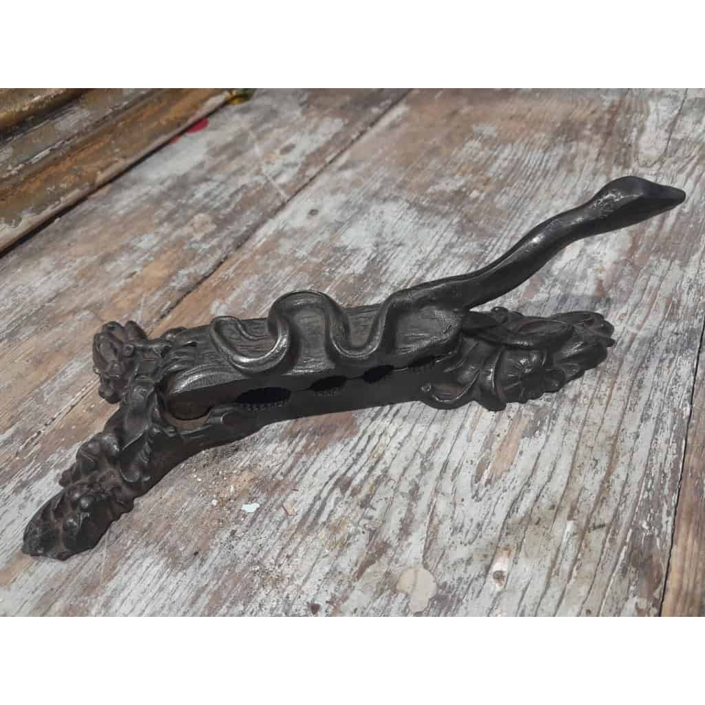 Mâche-bouchon de pharmacie, XVIIIème, fonte de fer 3