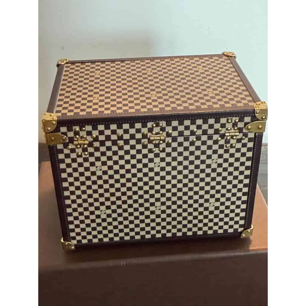 Presse papier Louis Vuitton edition limitée, mini coffret a bijoux Vuitton en forme de malle 12