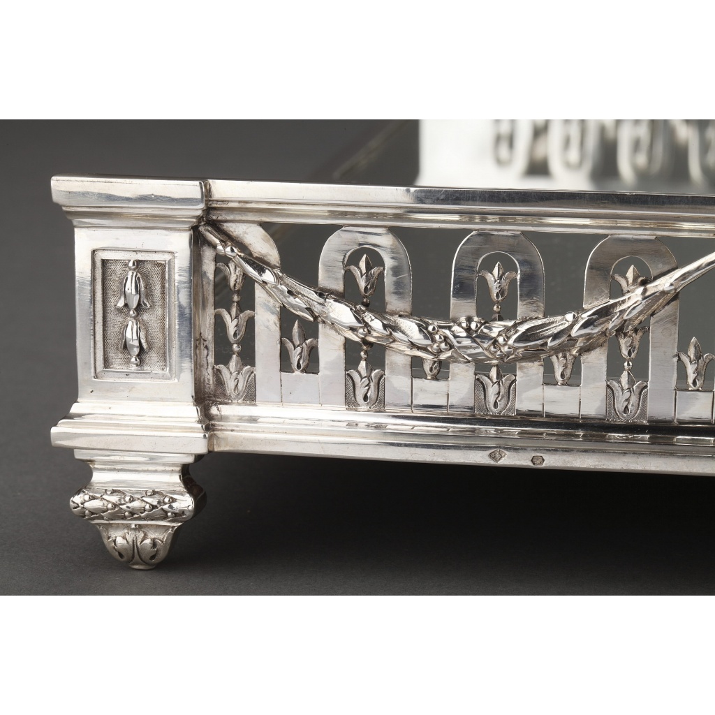 Orfèvre QUEILLE – Surtout de table à galerie, 3 parties argent massif XIXe 17