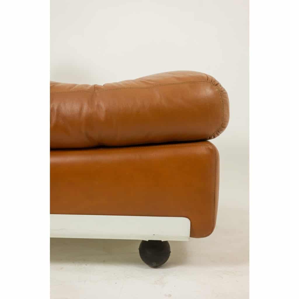 Mario Bellini, pour B&B Fauteuil chauffeuse Amanta en cuir. Vers 1970. LS6322433 9