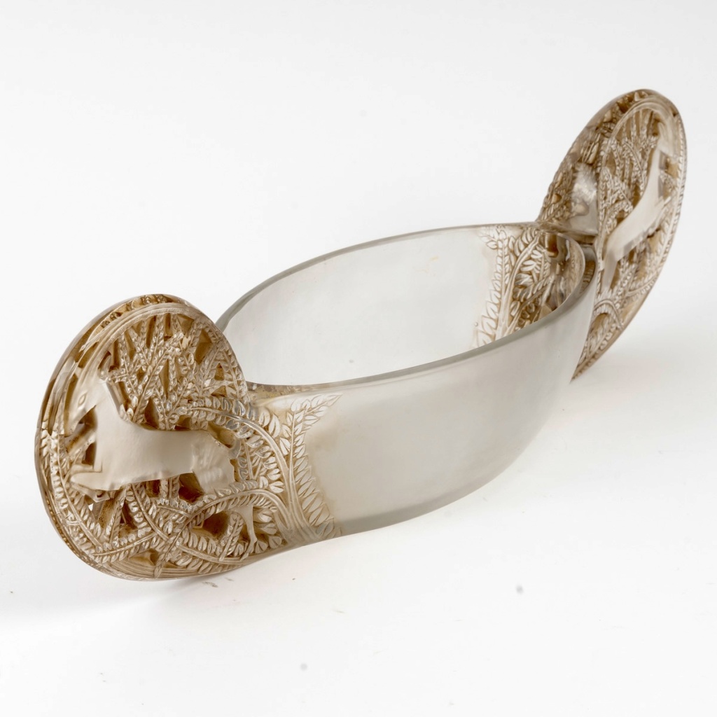 1927 René Lalique – Jardinière Coupe Saint Hubert Verre Blanc Patiné Sépia 5