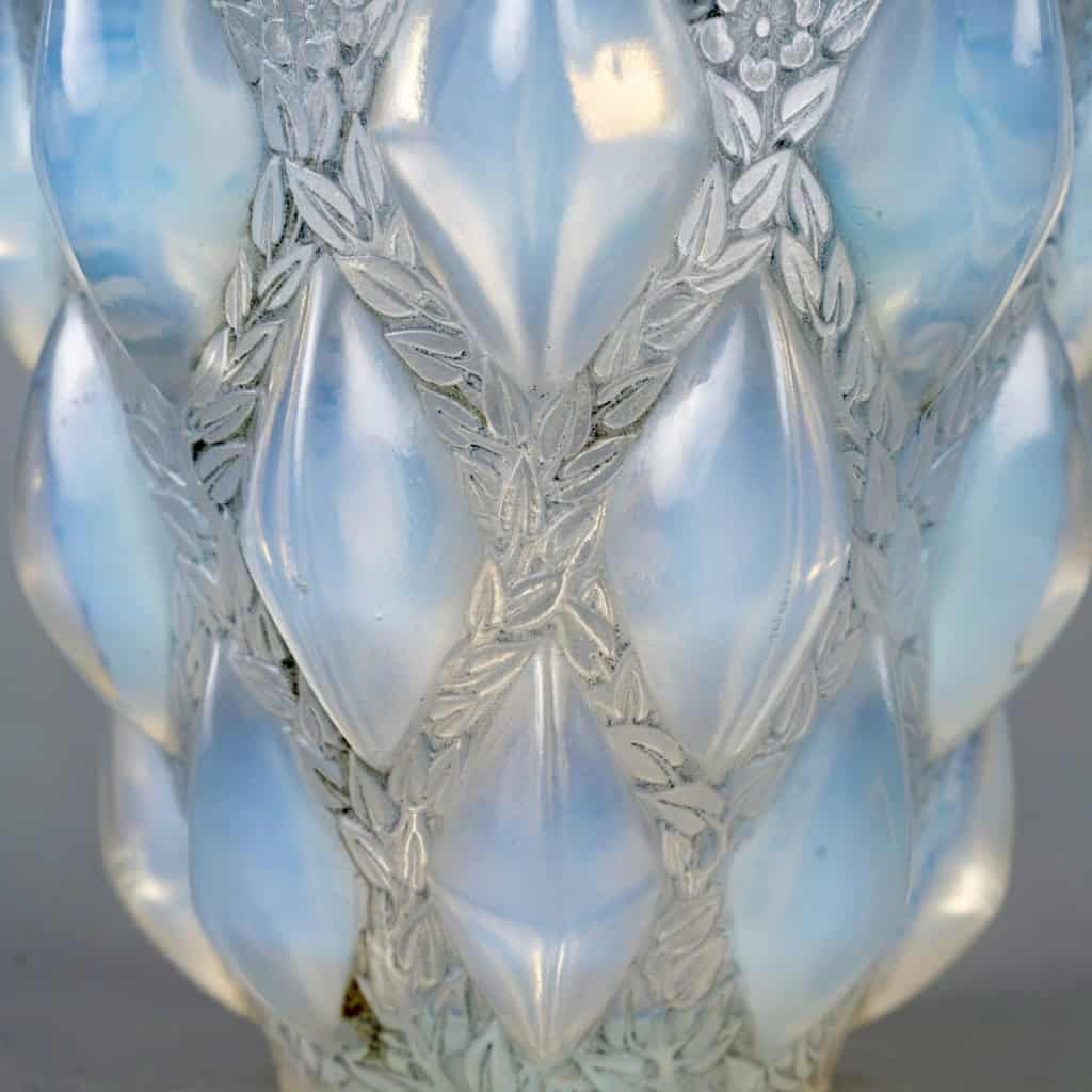 1927 René Lalique – Vase Rampillon Verre Opalescent Patiné Bleu 7