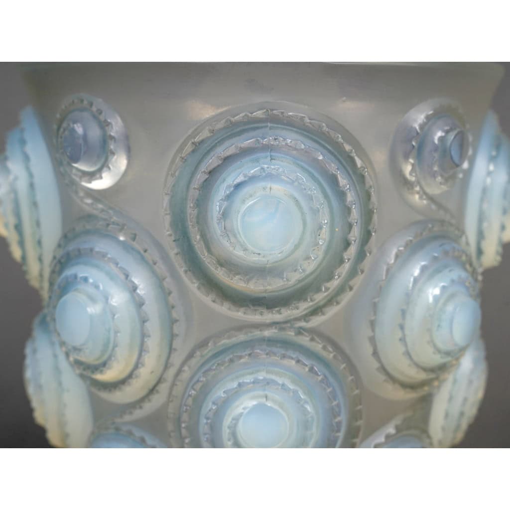 1930 René Lalique – Vase Spirales Verre Opalescent Patiné Bleu 6 1930 René Lalique – Vase Spirales Verre Opalescent Patiné Bleu 6