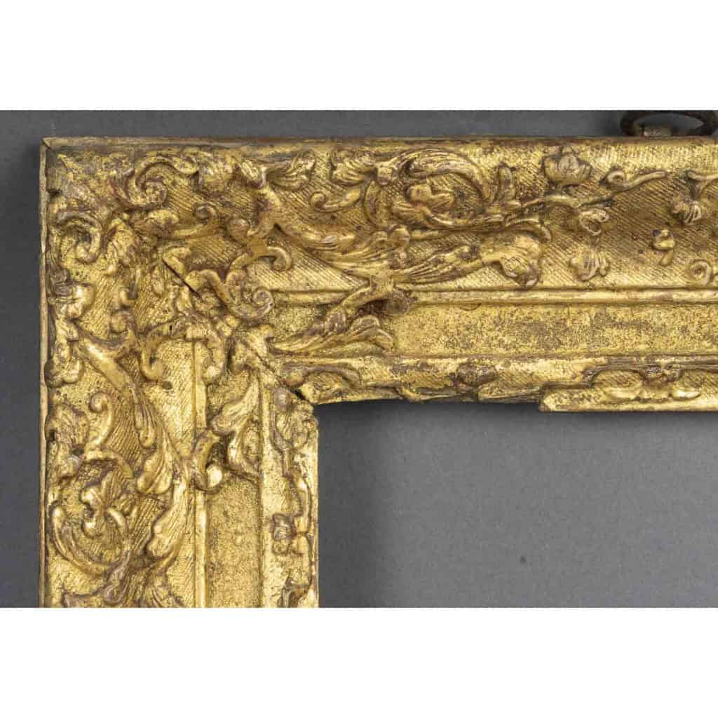 Cadre en bois sculpté doré d&rsquo;époque Louis XIV 4