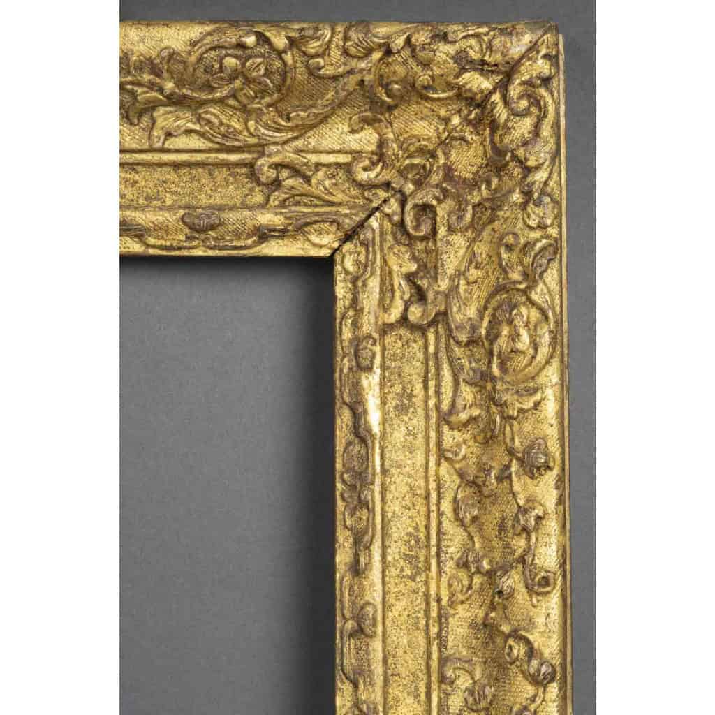 Cadre en bois sculpté doré d&rsquo;époque Louis XIV 7