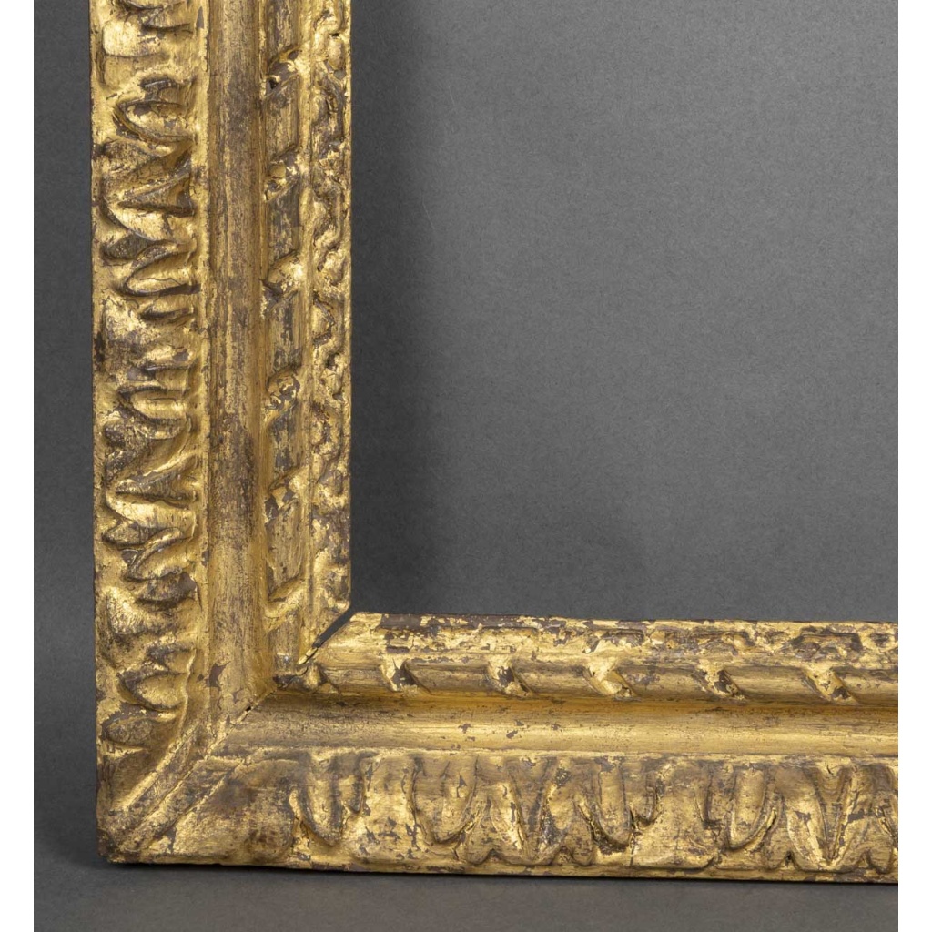 Cadre en bois sculpté doré d’époque Louis XIII 5