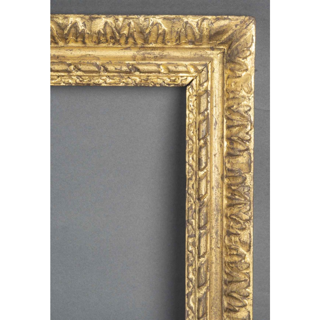 Cadre en bois sculpté doré d’époque Louis XIII 6