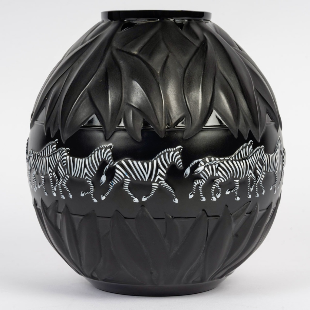 1991 Marie-Claude Lalique – Vase Tanzania Cristal Noir Emaillé Blanc 3