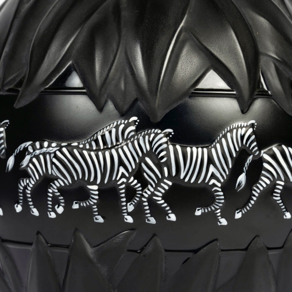 1991 Marie-Claude Lalique – Vase Tanzania Cristal Noir Emaillé Blanc 7
