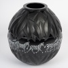 1991 Marie-Claude Lalique – Vase Tanzania Cristal Noir Emaillé Blanc 14