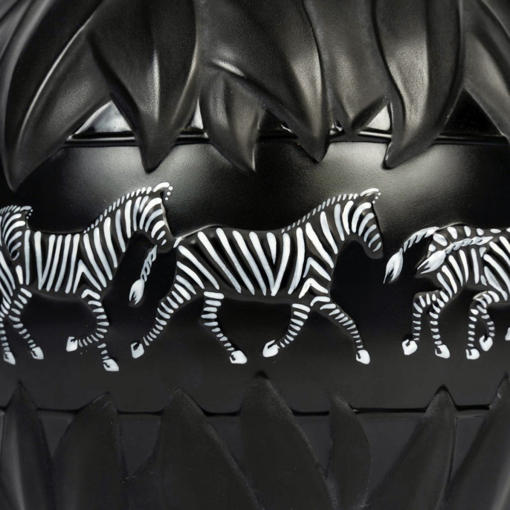 1991 Marie-Claude Lalique – Vase Tanzania Cristal Noir Emaillé Blanc 8