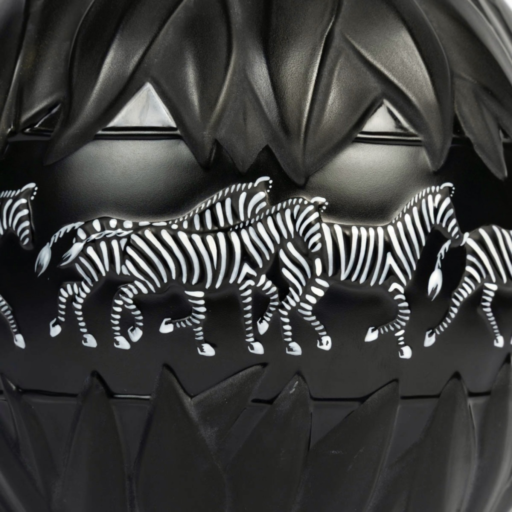1991 Marie-Claude Lalique – Vase Tanzania Cristal Noir Emaillé Blanc 9