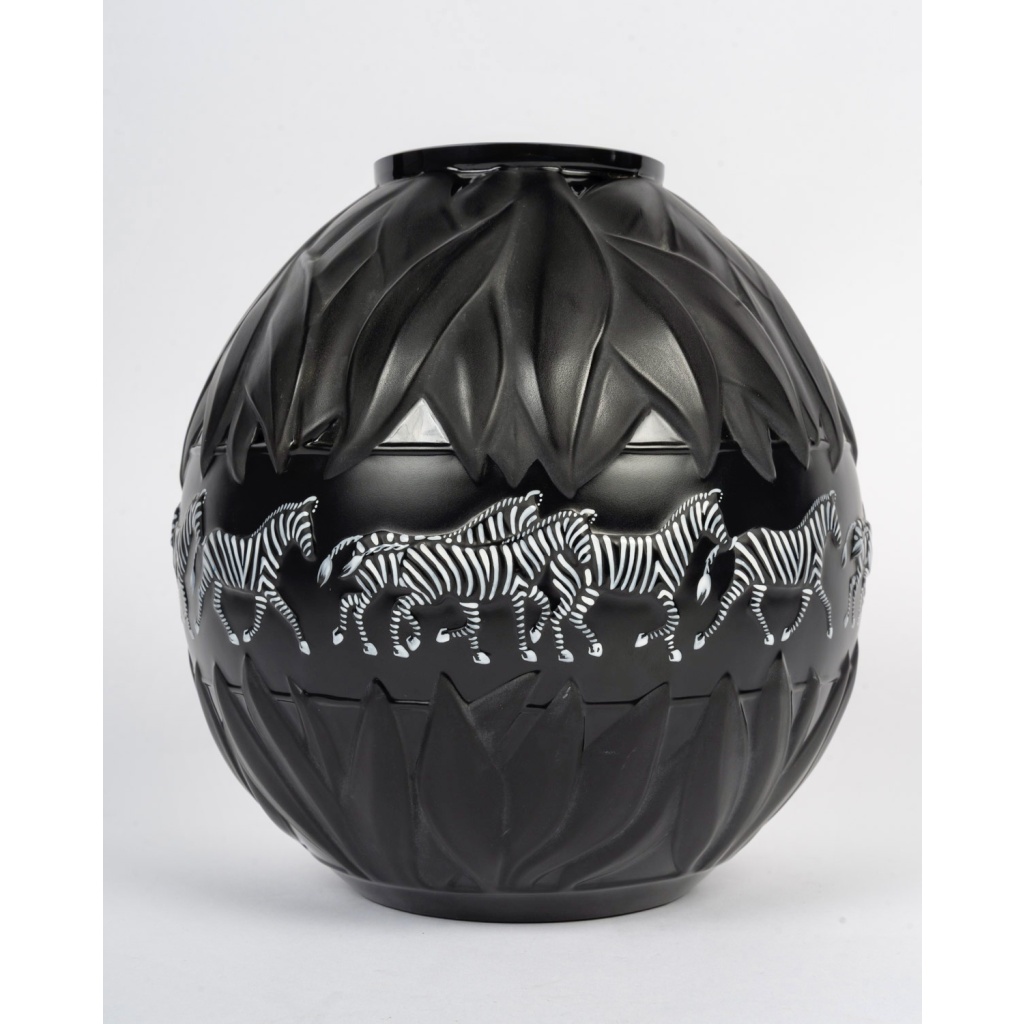 1991 Marie-Claude Lalique – Vase Tanzania Cristal Noir Emaillé Blanc 4