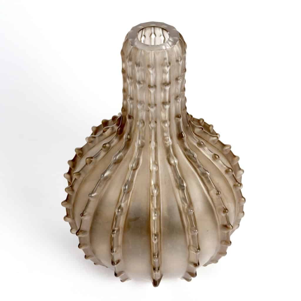 1912 René Lalique – Vase Dentelé Verre Blanc Patiné Sépia 4