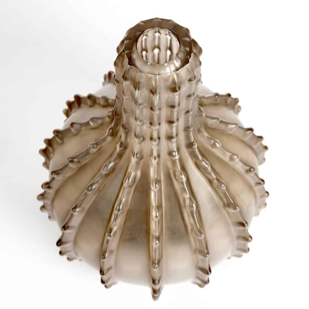 1912 René Lalique – Vase Dentelé Verre Blanc Patiné Sépia 5