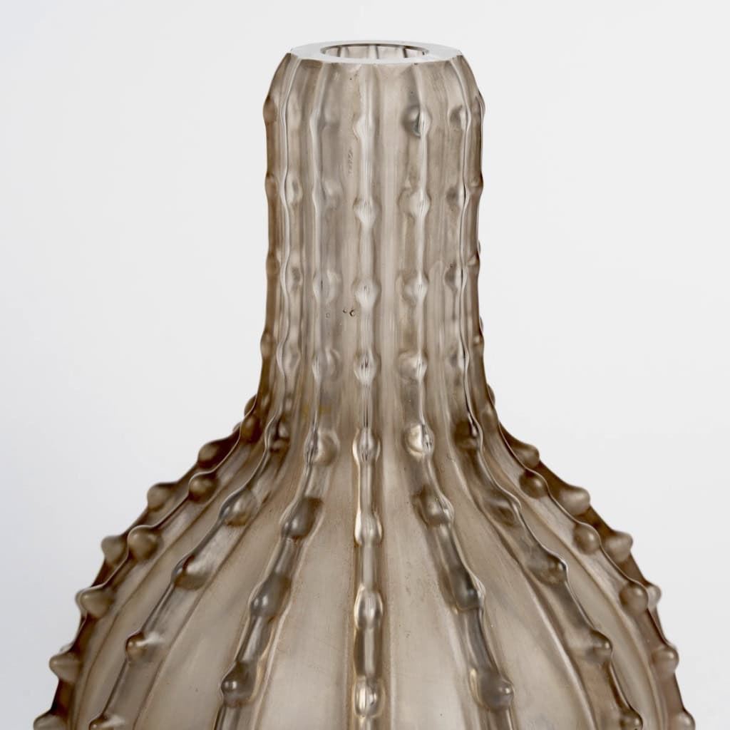 1912 René Lalique – Vase Dentelé Verre Blanc Patiné Sépia 7