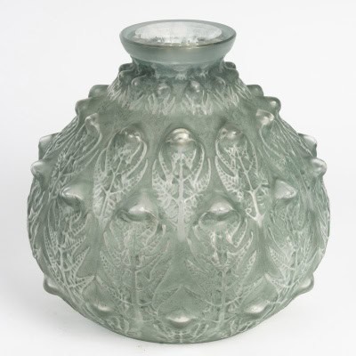 1912 René Lalique – Vase Fougères Verre Blanc Patiné Vert