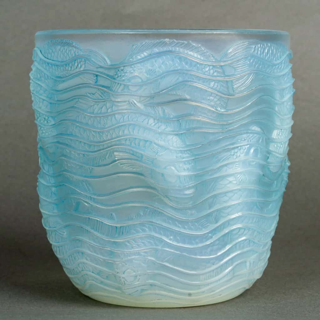1932 René Lalique – Vase Dauphins Verre Opalescent Patiné Bleu 3