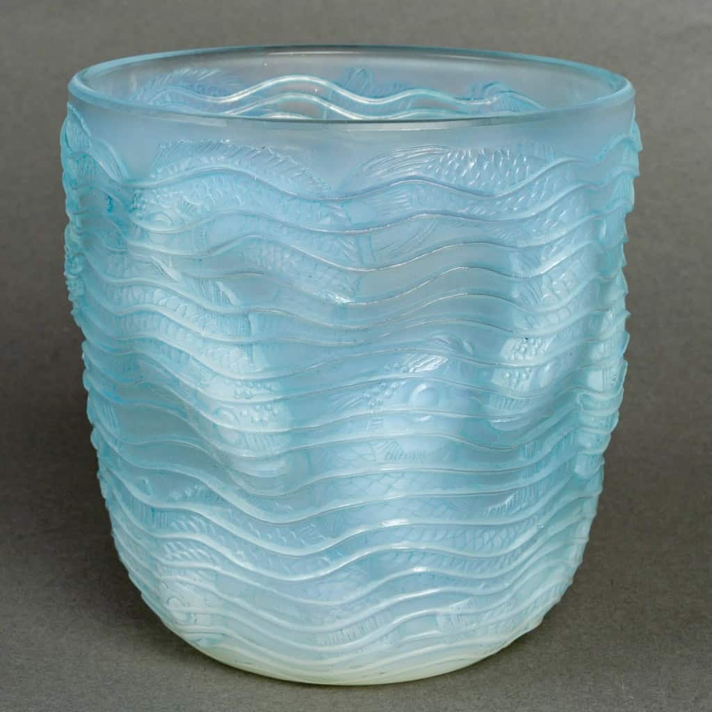 1932 René Lalique – Vase Dauphins Verre Opalescent Patiné Bleu 4