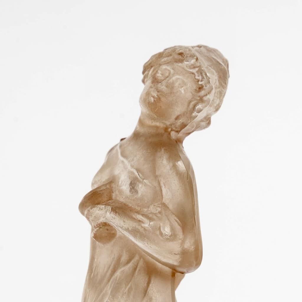 1912 René Lalique – Statuette Moyenne Voilée Verre Blanc Patiné Sépia 7
