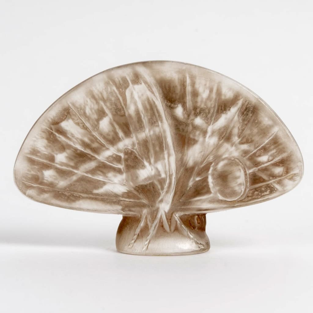 1919 René Lalique – Cachet Papillons Ailes Ouvertes Verre Blanc Patiné Sépia 4 1919 René Lalique – Cachet Papillons Ailes Ouvertes Verre Blanc Patiné Sépia 4