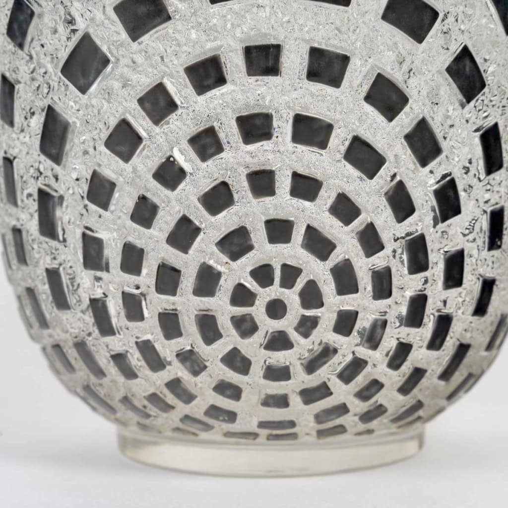 1935 René Lalique – Art Déco Vase Damiers Verre Blanc Emaillé Noir 6