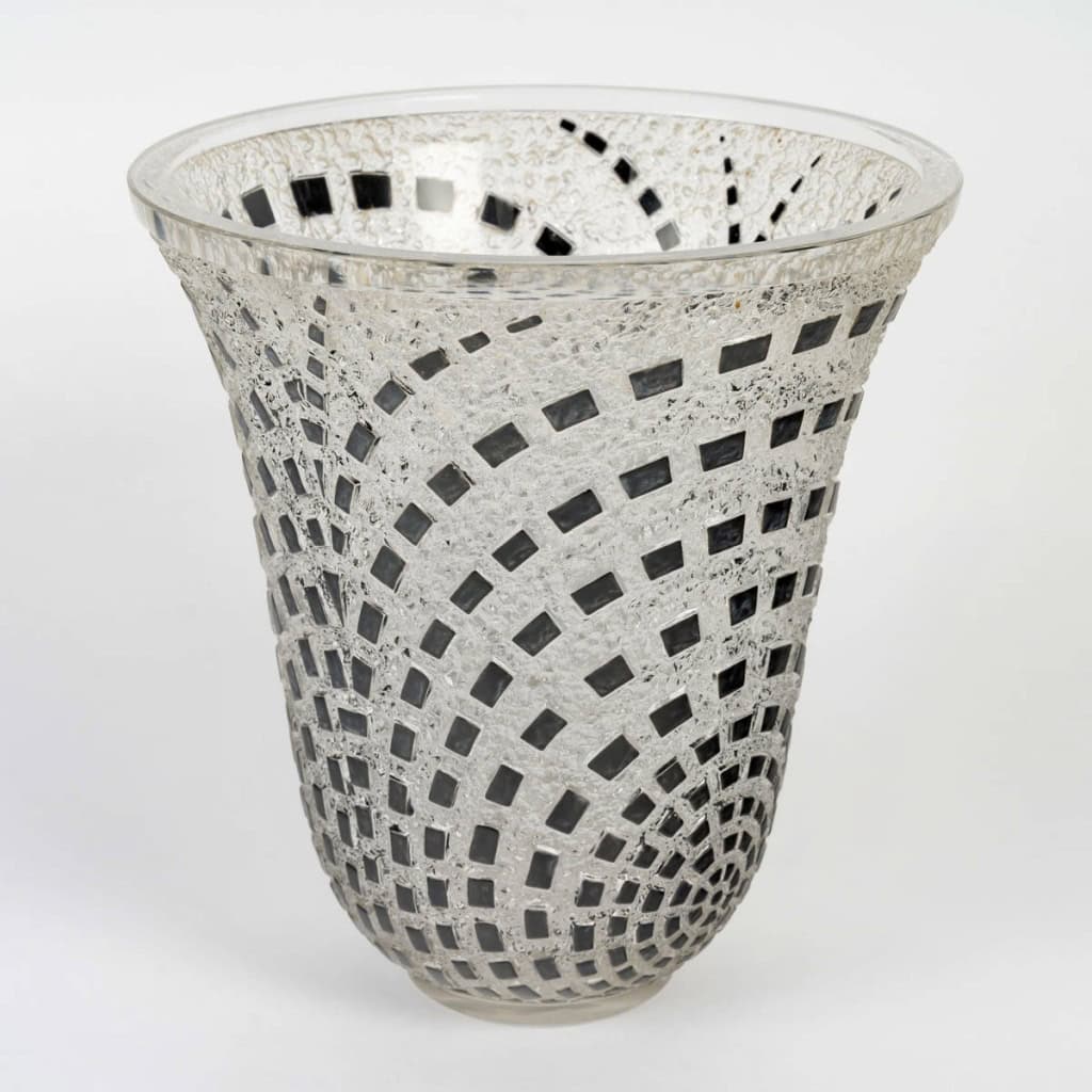 1935 René Lalique – Art Déco Vase Damiers Verre Blanc Emaillé Noir 5