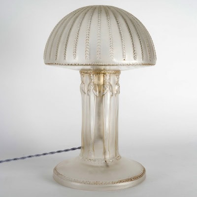 1920 René Lalique – Lampe Cariatides Verre Blanc Patiné Sépia