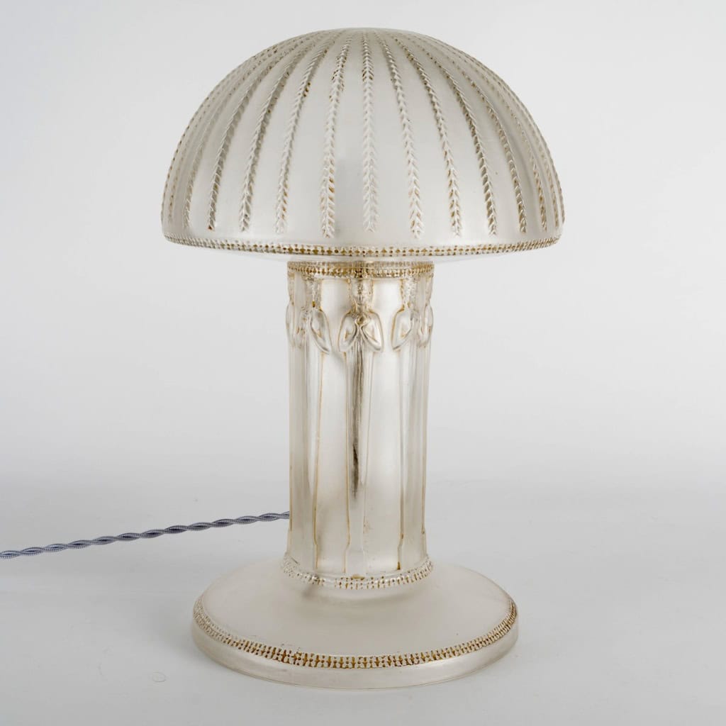 1920 René Lalique – Lampe Cariatides Verre Blanc Patiné Sépia 4