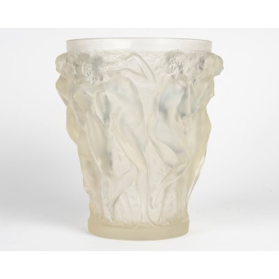 René Lalique – Vase «Bacchantes» en verre Opalescent René Lalique – Vase «Bacchantes» en verre Opalescent