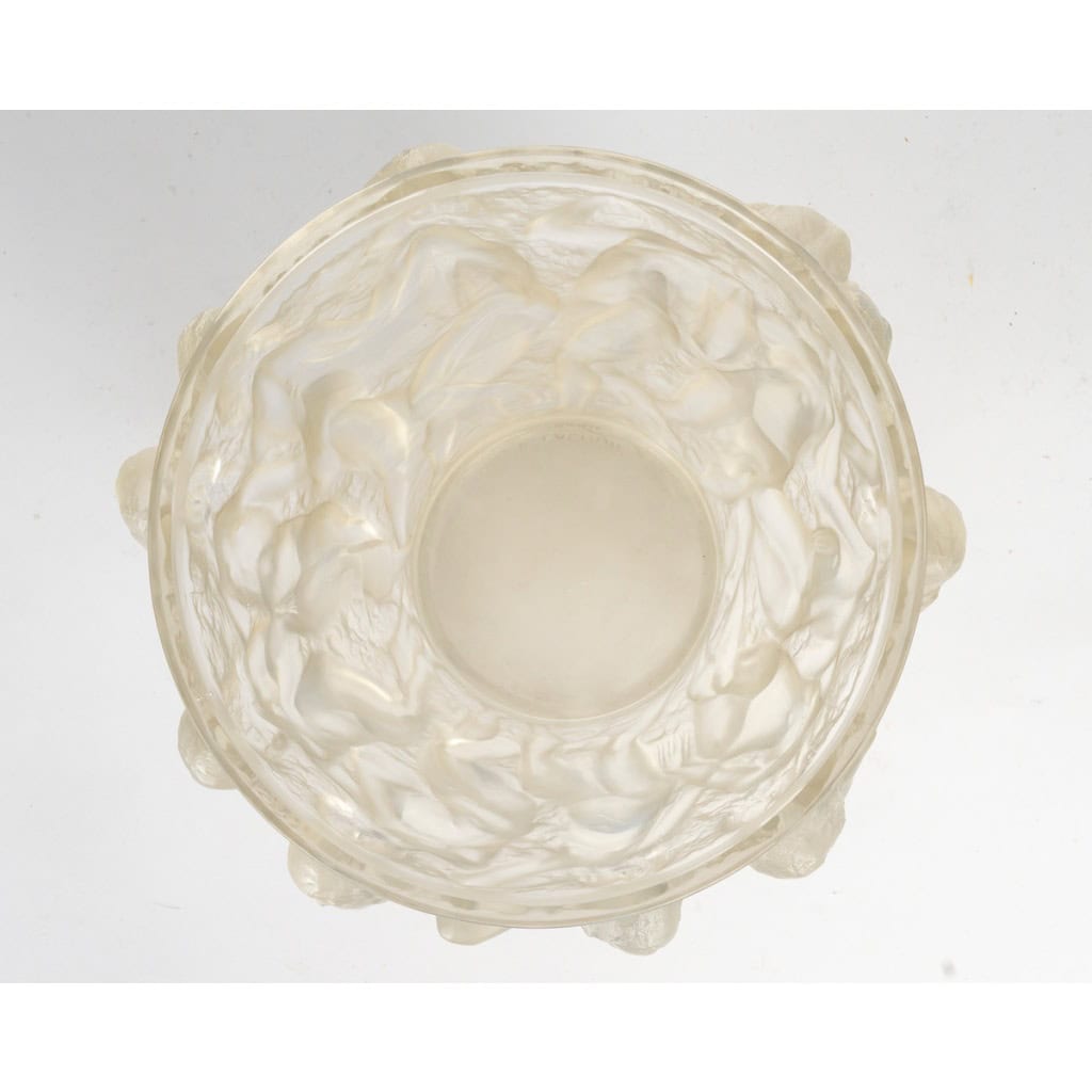 René Lalique – Vase «Bacchantes» en verre Opalescent 4 René Lalique – Vase «Bacchantes» en verre Opalescent 4