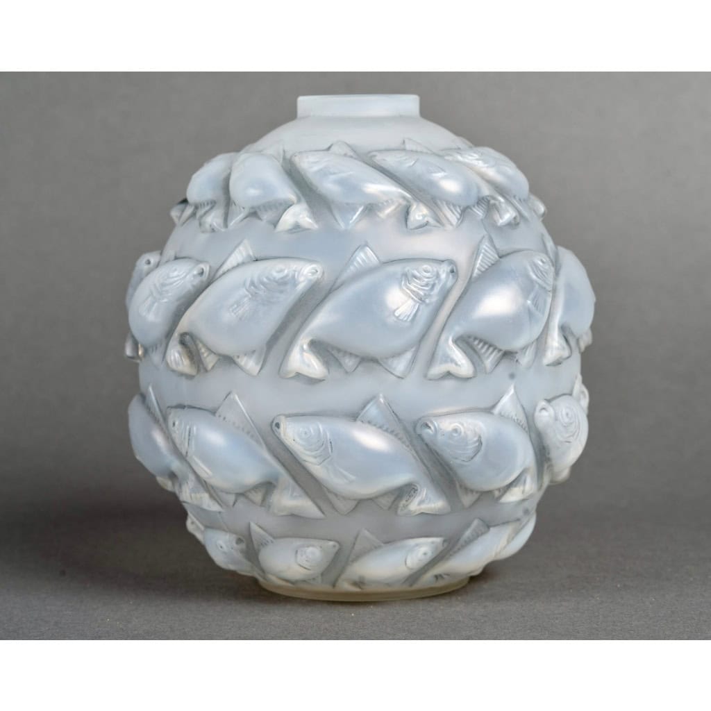 1928 René Lalique – Vase Camaret Verre Opalescent Patiné Bleu 4 1928 René Lalique – Vase Camaret Verre Opalescent Patiné Bleu 4