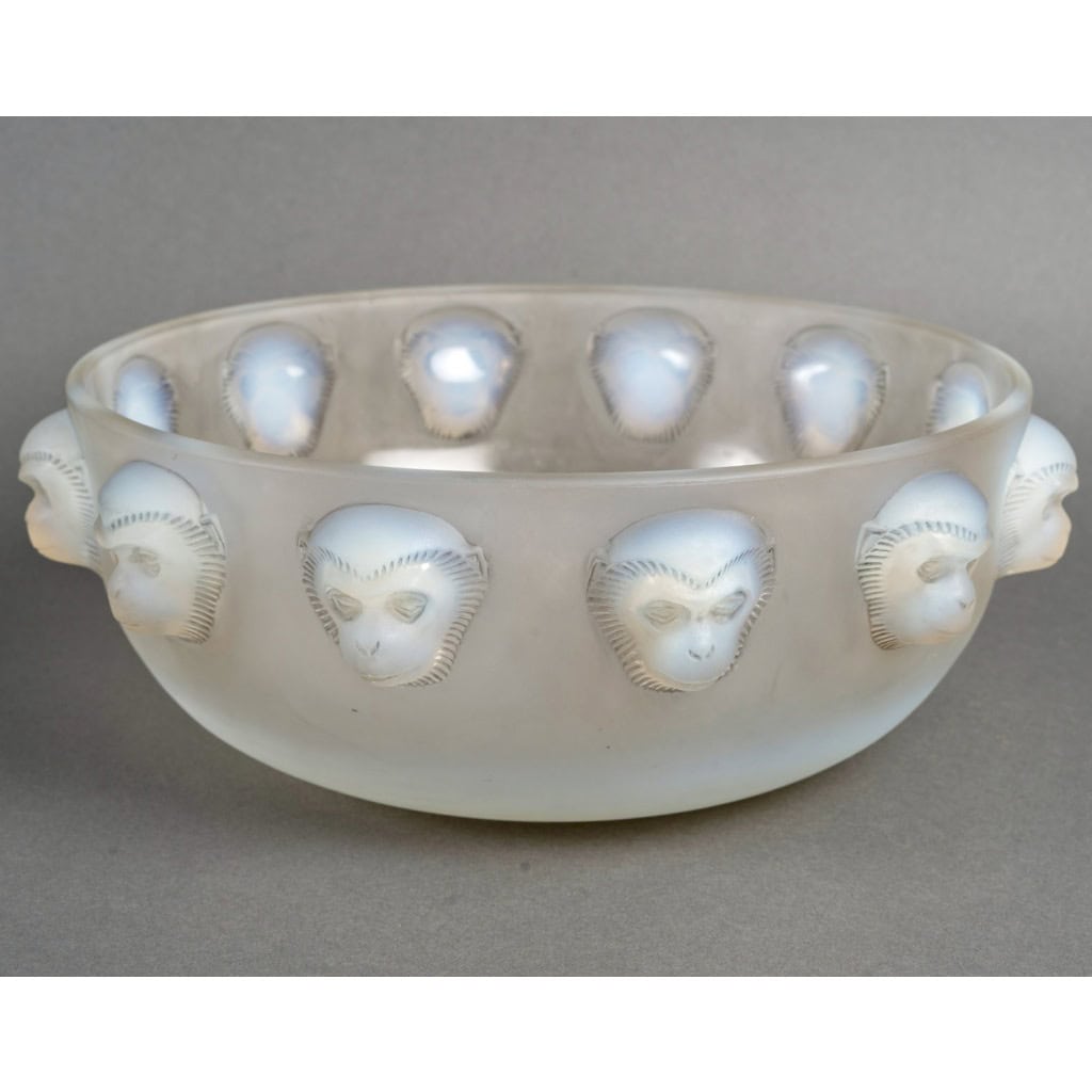 1928 René Lalique – Coupe Madagascar Singes Verre Opalescent Patiné Gris 4