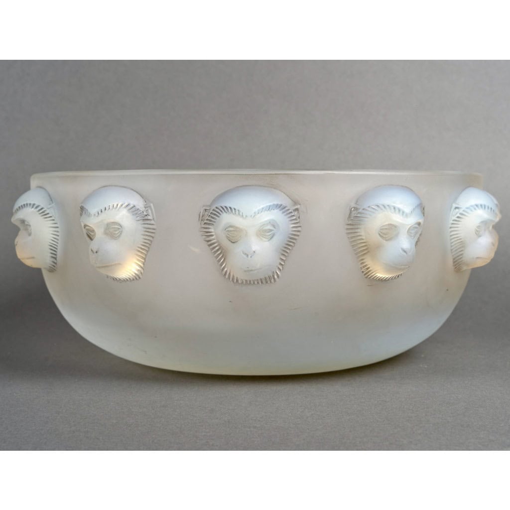 1928 René Lalique – Coupe Madagascar Singes Verre Opalescent Patiné Gris 3