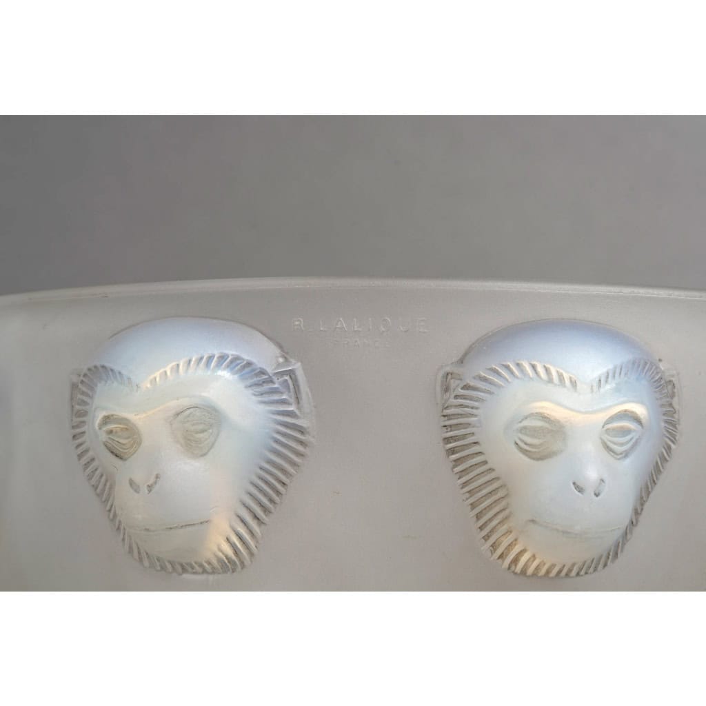 1928 René Lalique – Coupe Madagascar Singes Verre Opalescent Patiné Gris 6