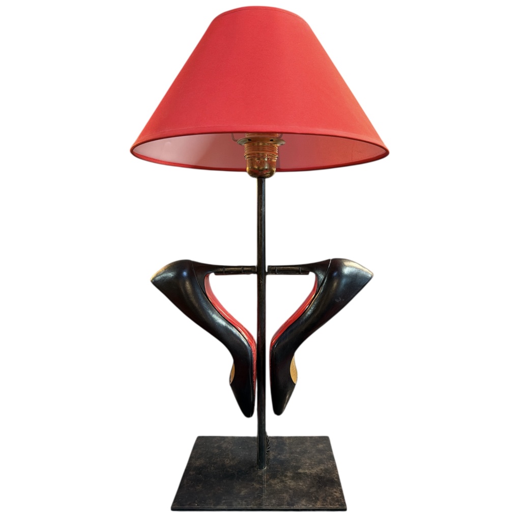 Lampe Cendrillon deux chaussures Louboutin montées en lampe. 3
