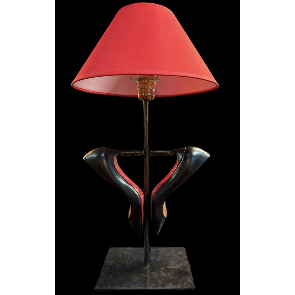 Lampe Cendrillon deux chaussures Louboutin montées en lampe. 12