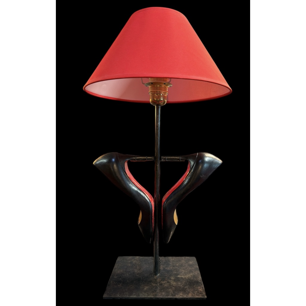 Lampe Cendrillon deux chaussures Louboutin montées en lampe. 6