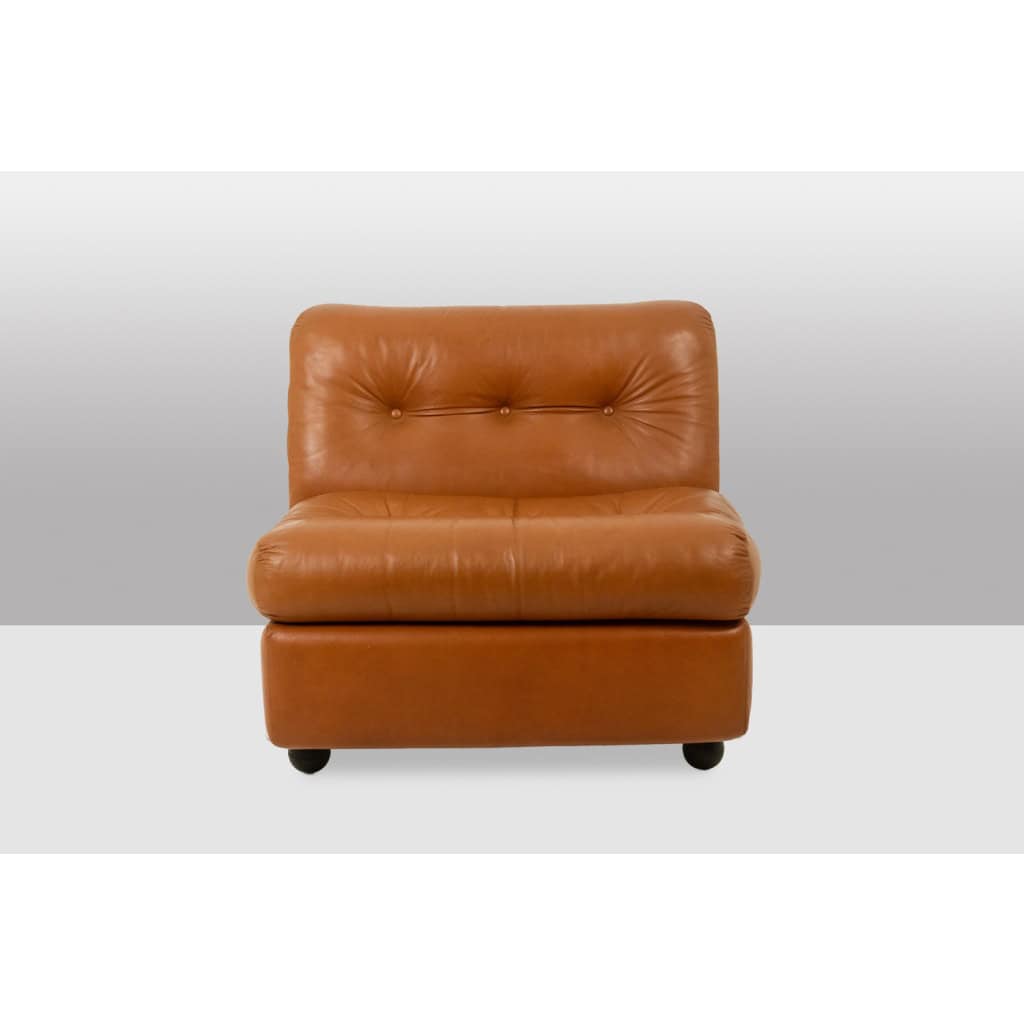Mario Bellini, pour B&B Fauteuil chauffeuse Amanta en cuir. Vers 1970. LS6322433 4
