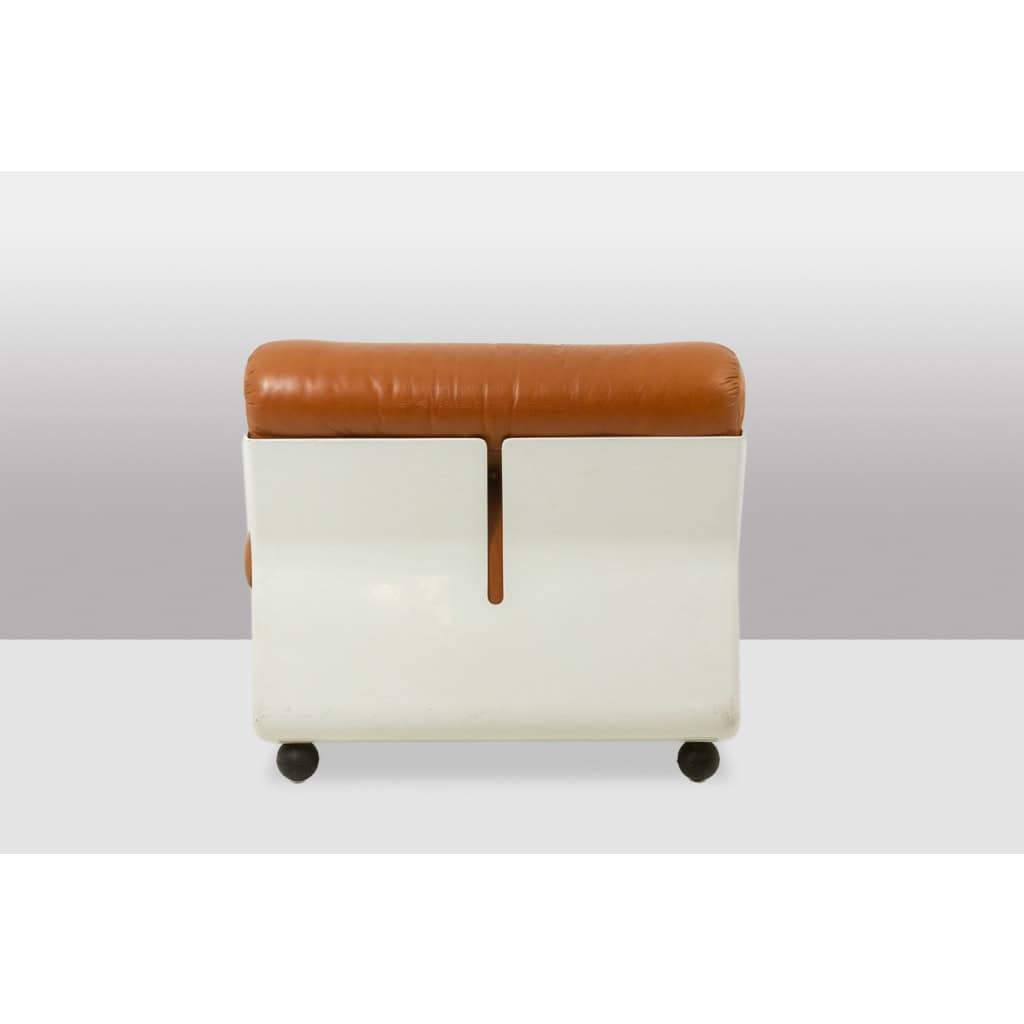 Mario Bellini, pour B&B Fauteuil chauffeuse Amanta en cuir. Vers 1970. LS6322433 6