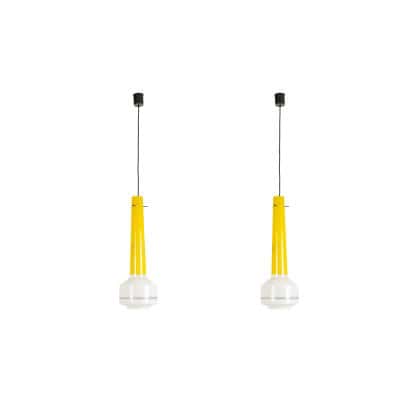 Paire de suspensions en verre bicolore jaune et blanc. Années 1960 LS6481409P Paire de suspensions en verre bicolore jaune et blanc. Années 1960 LS6481409P