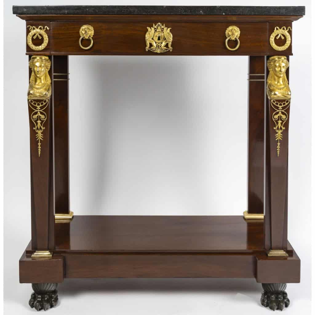 Petite console en acajou et bronze doré, d’époque Ier empire (1804-18015), XIXème siècle. 3 Petite console en acajou et bronze doré, d’époque Ier empire (1804-18015), XIXème siècle. 3