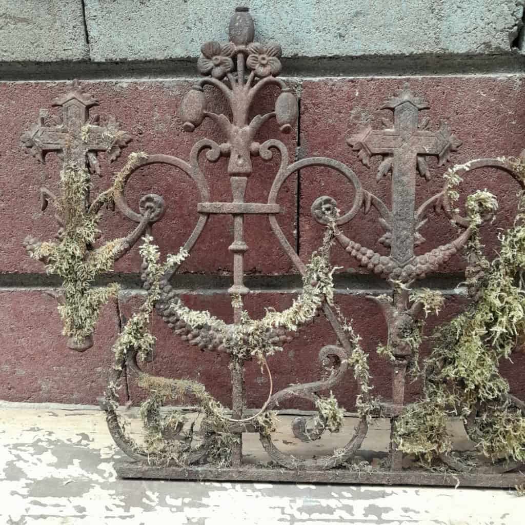 Morceau de grille de cimetière, XIXÈME, fonte de fer 4